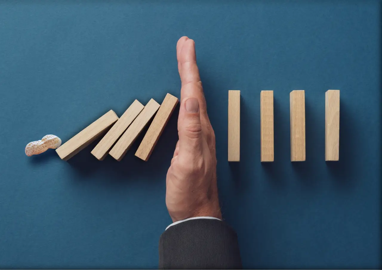 DÉFIBRILLATEURS ET TROUSSES DE NALOXONE DANS LES ÉCOLES... À quand des mesures aussi concrètes en matière de gestion des allergies alimentaires??