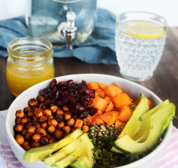 Recette de salade de quinoa, pois chiches sucrés patate douce et avocat